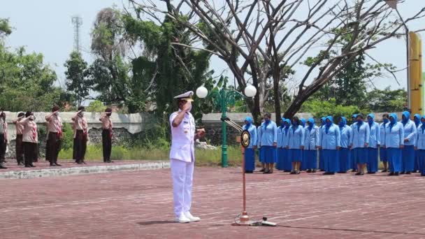 Medlemmer Den Indonesiske Flåde Holder Ceremoni Til Minde Tjenester Krigere – Stock-video