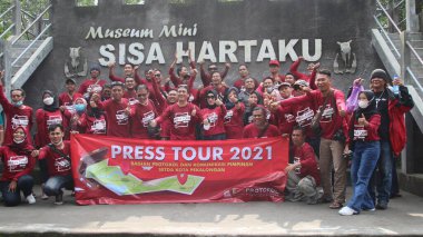 Ekim 2010 'da Mini Sisa Hartaku Müzesi' nde meydana gelen patlamada ev aletleri zarar gördü (Kalan Hazine Mini Müzesi), Yogyakarta, Endonezya, 6 Kasım 2021