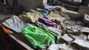 Ekim 2010 'da Mini Sisa Hartaku Müzesi' nde meydana gelen patlamada ev aletleri zarar gördü (Kalan Hazine Mini Müzesi), Yogyakarta, Endonezya, 6 Kasım 2021