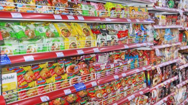  süpermarketlerde ev eşyaları, yiyecekler ve içecekler