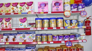  süpermarketlerde ev eşyaları, yiyecekler ve içecekler