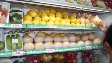  süpermarketlerde ev eşyaları, yiyecekler ve içecekler