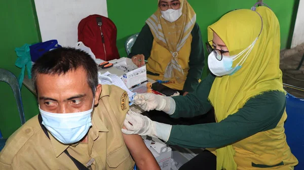 Державний Службовець Отримує Третю Вакцину Проти Ковини Батанг Індонезія 2022 — стокове фото