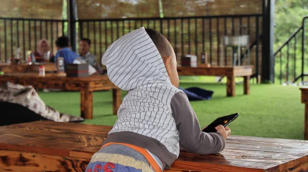 Enfants Relaxant Sur Aire Jeux Restaurant Batang Indonésie Décembre 2021 — Photo