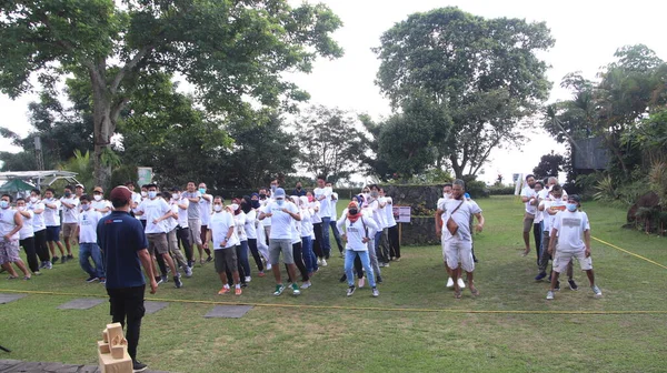 Grupo Pessoas Brincando Juntas Playground Salatiga Indonésia Dezembro 2021 — Fotografia de Stock