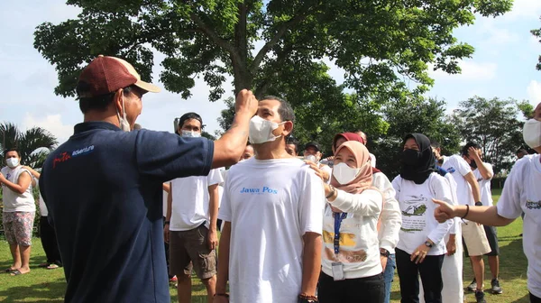 Oyun Alanında Birlikte Oynayan Bir Grup Insan Salatiga Endonezya Aralık — Stok fotoğraf