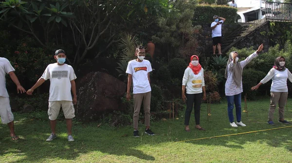 Grupa Osób Bawiących Się Razem Placu Zabaw Salatiga Indonezja Grudnia — Zdjęcie stockowe