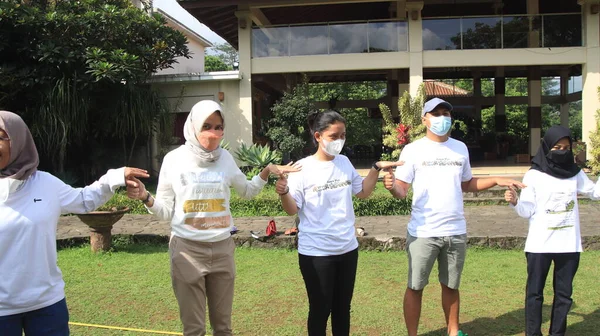 Grupa Osób Bawiących Się Razem Placu Zabaw Salatiga Indonezja Grudnia — Zdjęcie stockowe