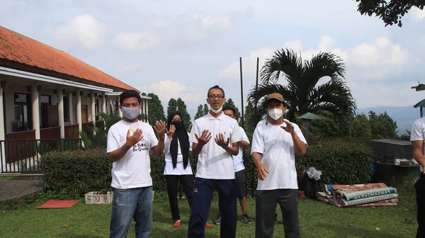 Skupina Lidí Kteří Spolu Hrají Hřišti Salatiga Indonésie Prosince 2021 — Stock fotografie