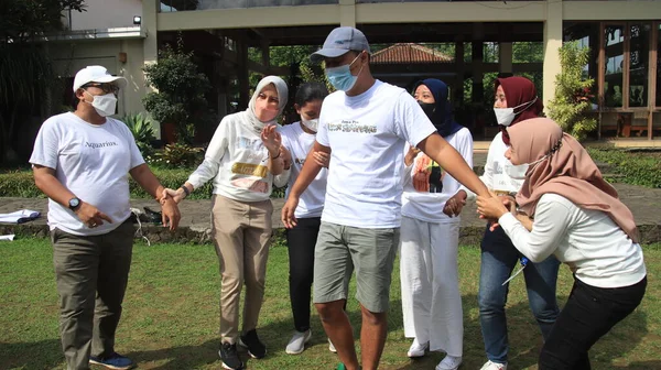Groep Mensen Die Samen Spelen Speelplaats Salatiga Indonesië December 2021 — Stockfoto
