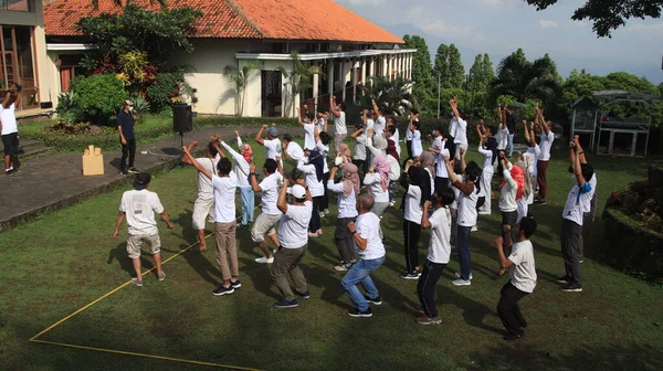 Gruppo Persone Che Giocano Insieme Parco Giochi Salatiga Indonesia Dicembre — Foto Stock