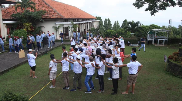 Gruppo Persone Che Giocano Insieme Parco Giochi Salatiga Indonesia Dicembre — Foto Stock