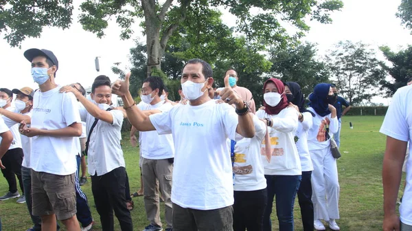 Oyun Alanında Birlikte Oynayan Bir Grup Insan Salatiga Endonezya Aralık — Stok fotoğraf