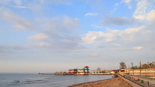 Touristes Relaxant Lieu Divertissement Bord Mer Pekalongan Indonésie Avril 2022 — Photo