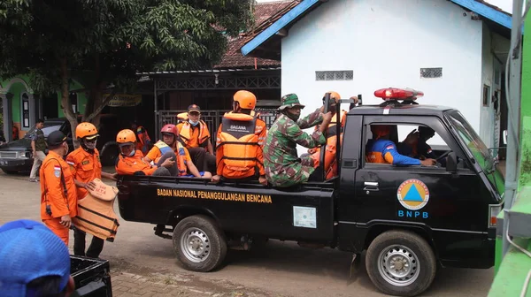 Equipe Sar Busca Salvamento Estão Ajudando Vítimas Batang Indonésia Março — Fotografia de Stock
