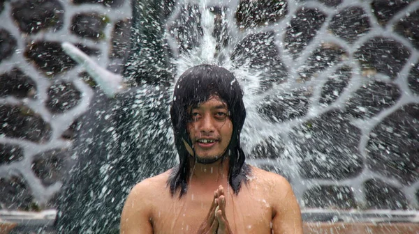 Man Taking Shower Outdoor Shower Ritual Bathing Holy Water Man — Stock Photo, Image