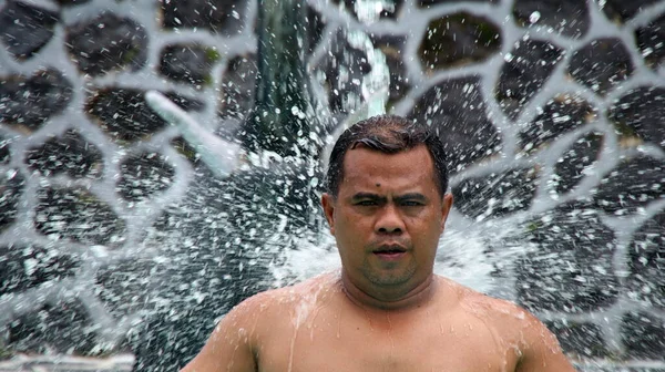 Man Taking Shower Outdoor Shower Ritual Bathing Holy Water Man — Fotografia de Stock