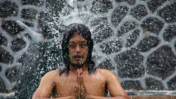 Man Taking Shower Outdoor Shower Ritual Bathing Holy Water Man — стокове фото