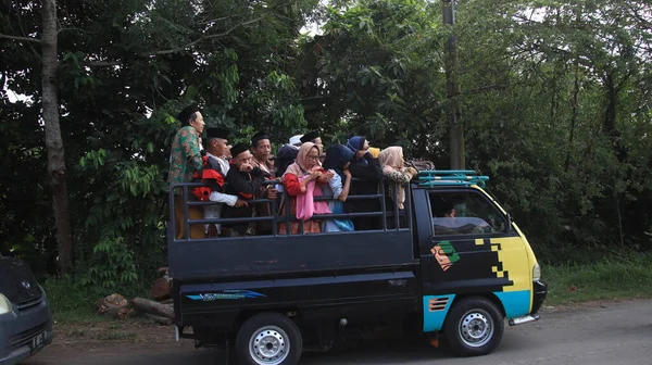 Foto Invånare Som Tar Lastbil För Att Resa Batang Indonesien — Stockfoto