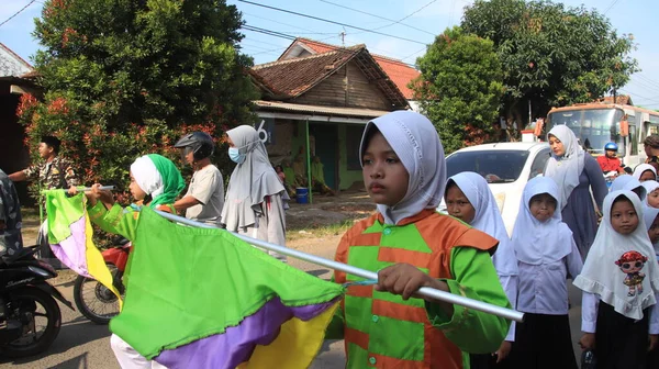 Marching Band Parade Green Uniform Performing Road Batang Indonesia Maret — Foto Stock