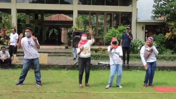 Gruppo Persone Che Giocano Insieme Parco Giochi Salatiga Indonesia Dicembre — Video Stock