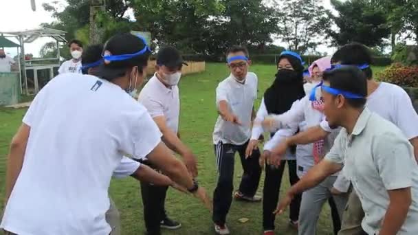 Groep Mensen Die Samen Spelen Speelplaats Salatiga Indonesië December 2021 — Stockvideo