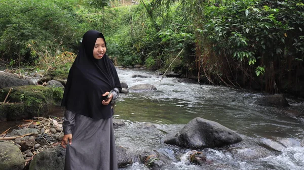 Tourists Playing Water Beautiful River Sunny Summer Day Malang Indonesia — Stockfoto