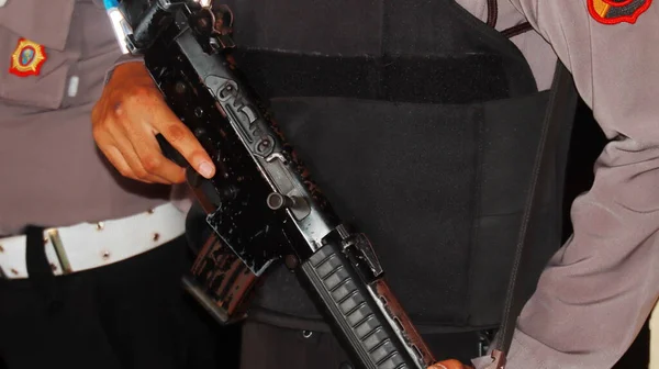 Man Holds Automatic Carbine Police Officer Holding Rifle — Fotografie, imagine de stoc
