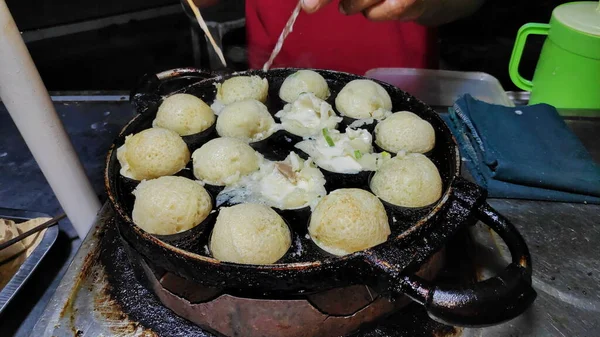 Process Cooking Takoyaki Most Popular Delicious Snack Traditional Night Market — Fotografia de Stock