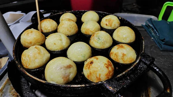 Process Cooking Takoyaki Most Popular Delicious Snack Traditional Night Market — Fotografia de Stock