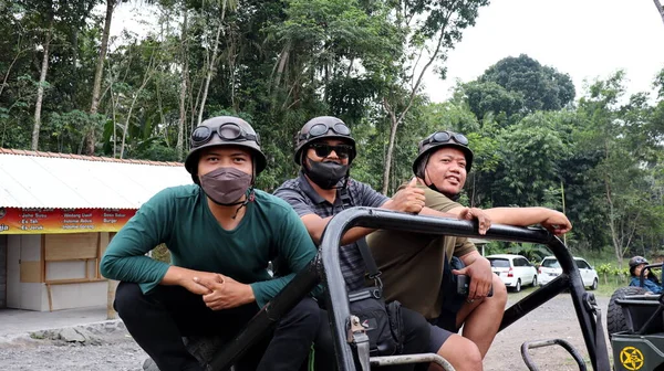 Group Tourist Four While Drive Ride Exploring Mount Merapi Trails — 스톡 사진