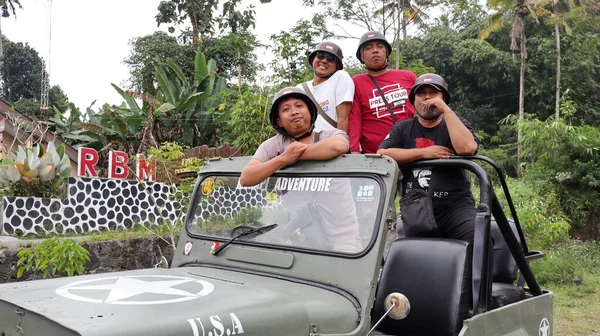 Group Tourist Four While Drive Ride Exploring Mount Merapi Trails — стоковое фото