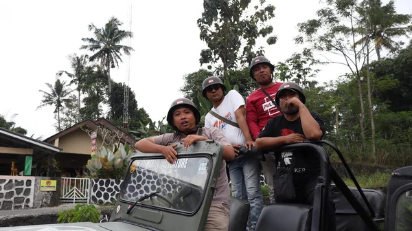 Group Tourist Four While Drive Ride Exploring Mount Merapi Trails — Stock fotografie