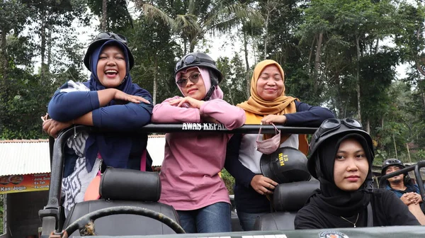 Group Tourist Four While Drive Ride Exploring Mount Merapi Trails — Zdjęcie stockowe