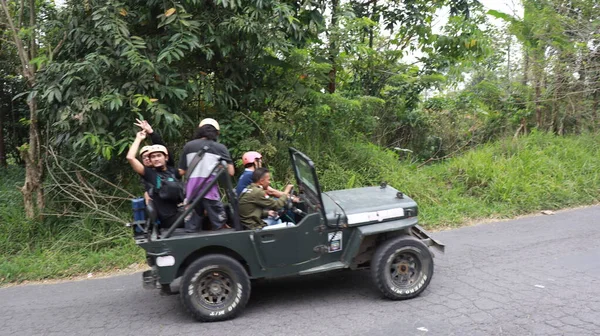 Group Tourist Four While Drive Ride Exploring Mount Merapi Trails — Stockfoto