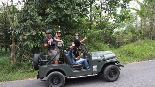 Group Tourist Four While Drive Ride Exploring Mount Merapi Trails — Stok Foto