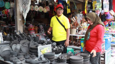 Tourists while shopping at the people's market, Yogyakarta, Indonesia July 20, 2022