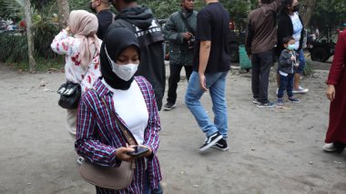 Tourists while shopping at the people's market, Yogyakarta, Indonesia July 20, 2022