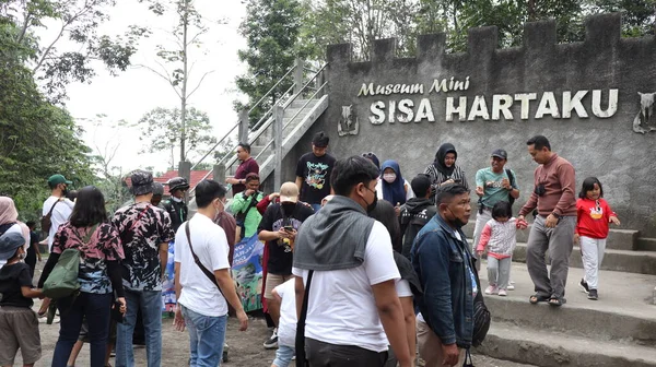 Tourists Looking Museum Mini Sisa Hartaku Remaining Treasure Mini Museum — Stockfoto