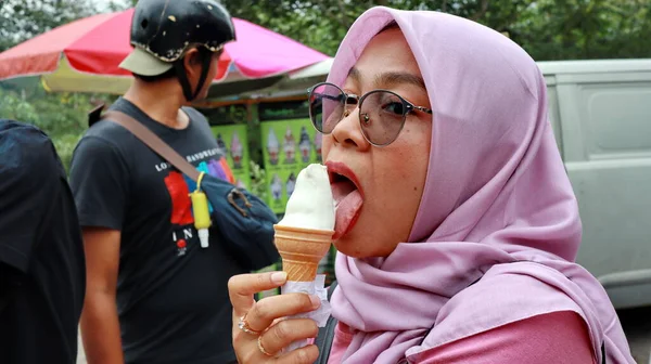 Outdoor Closeup Portrait Women Eating Ice Cream Summer Hot Weather — Foto Stock