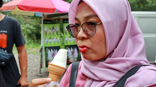 Outdoor Closeup Portrait Women Eating Ice Cream Summer Hot Weather — Stok fotoğraf