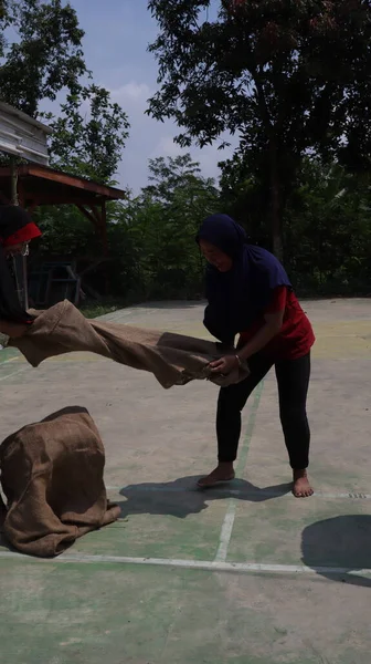 Balap Karung Sack Race Traditional Indonesian Games Celebrate Indonesia Independence — Fotografia de Stock