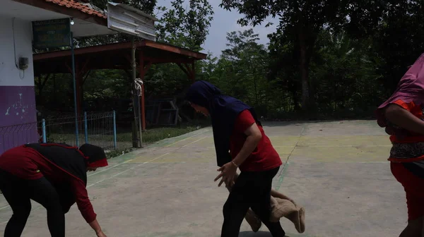 Balap Karung Sack Race Traditional Indonesian Games Celebrate Indonesia Independence — Stock Photo, Image