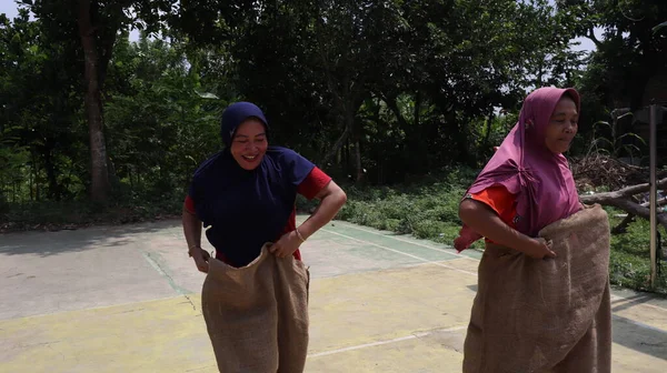 Balap Karung Sack Race Traditional Indonesian Games Celebrate Indonesia Independence — 스톡 사진