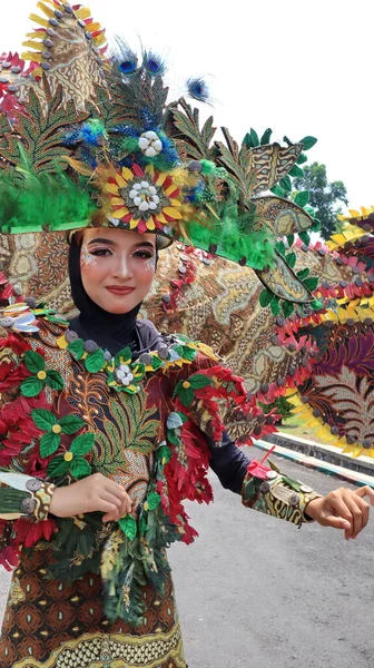 Model Posing Street Batik Carnival Pekalongan Indonesia August 2022 — 图库照片