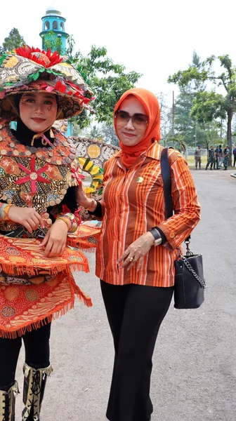 Model Posing Street Batik Carnival Pekalongan Indonesia August 2022 — Φωτογραφία Αρχείου