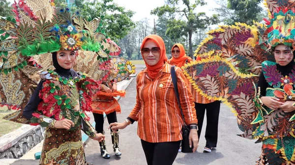 Model Posing Street Batik Carnival Pekalongan Indonesia August 2022 —  Fotos de Stock