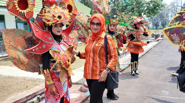 Model Posing Street Batik Carnival Pekalongan Indonesia August 2022 — Stock Fotó