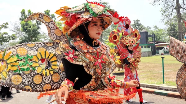 Model Posing Street Batik Carnival Pekalongan Indonesia August 2022 — Stok fotoğraf