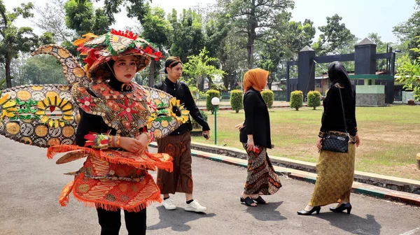 Model Posing Street Batik Carnival Pekalongan Indonesia August 2022 — Foto de Stock